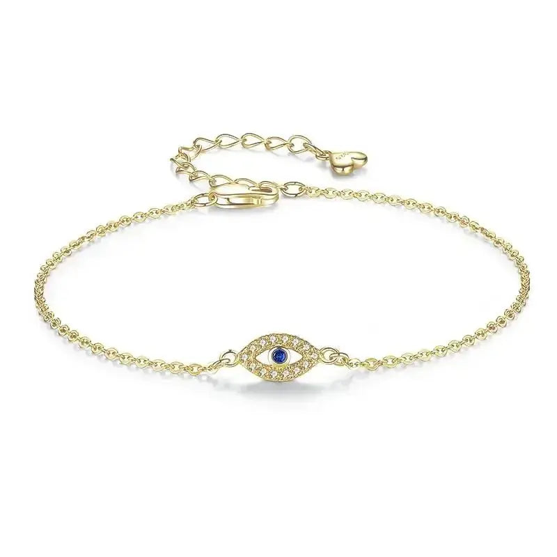 Evil-Eye-Jewelry-Is-In-Here-s-Why-It-Matters Lou Lefèvre
